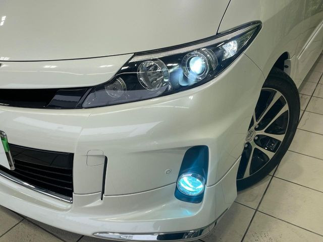 【HIDヘッドライト】非常に明るく前方を照らしてくれるので、悪天候や夜間の走行時も視界良好で安心してお乗りいただけます。