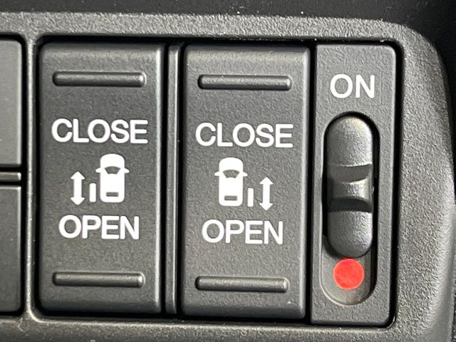 �y�����X���C�h�h�A�z���ԏ�ŗׂ̎ԂƂ̊Ԋu���������ɂ������A�X���C�h�h�A�Ȃ���S!�h�A�I�[�v������������炸�A�J�������L���̂ŏ��~�肪�Ƃ��Ă��ȒP�ł��B�傫�ȉו��̏o���������Ȃ���\��