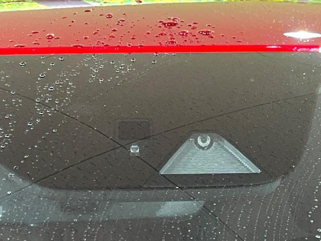 �y�X�}�[�g�u���[�L�T�|�[�g�z���s���ɑO���̎ԗ�����F�����A�Փ˂������Ȏ��͌x��ƃu���[�L�ŏՓˉ���Ɣ�Q�y�����A�V�X�g�B�����S�Ƀh���C�u�����y���݂��������܂��B