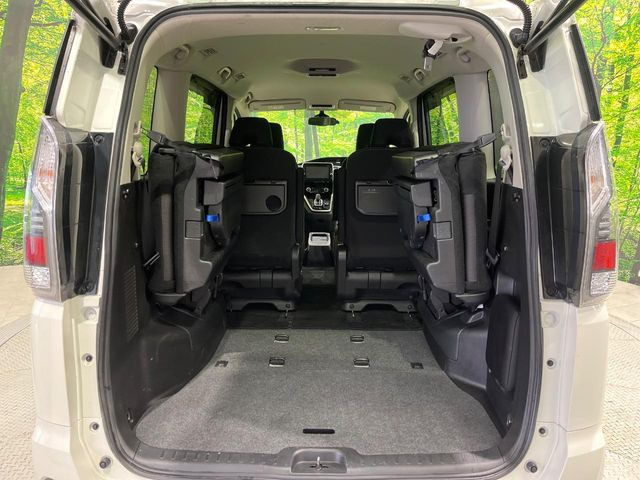 ���i�̂���������ʋ΁A���}���ɏ\���ȉ׎��X�y�[�X���m�ۂ��Ă���܂��B�Z�J���h�V�[�g��|���ƁA�傫�ȉו��̐ύڂ��\�ł���