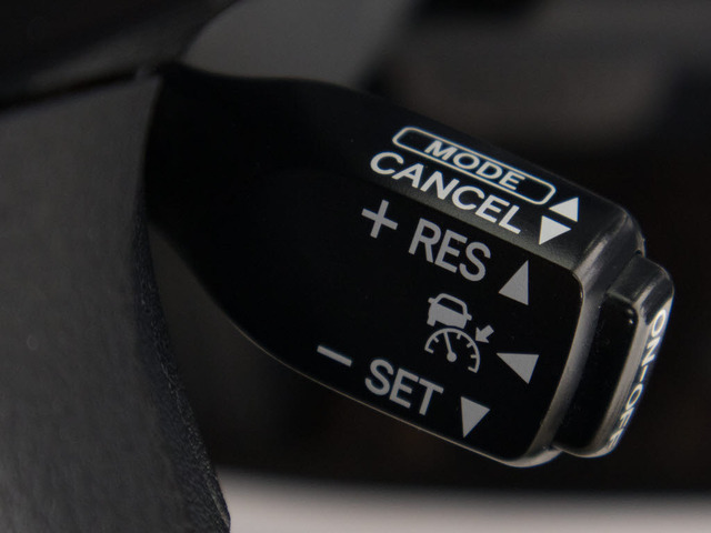 ���[�_�[�N���[�Y�R���g���[��  �~���g���[�_�[�ƒP��J�����Ő�s�Ԃ�F�����A�ԑ��ɉ������Ԋԋ�����ۂ��Ȃ���Ǐ]���s���x�����܂��B