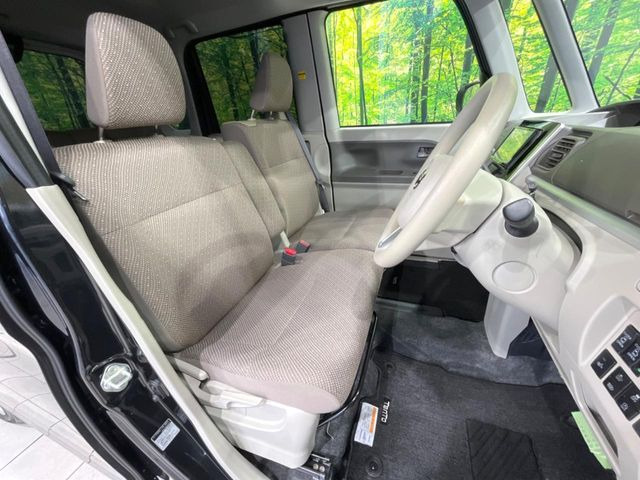 運転席シート廻りは使用感も少なく、良好な状態となっています。丁寧に使われていたことがよくわかりますね。