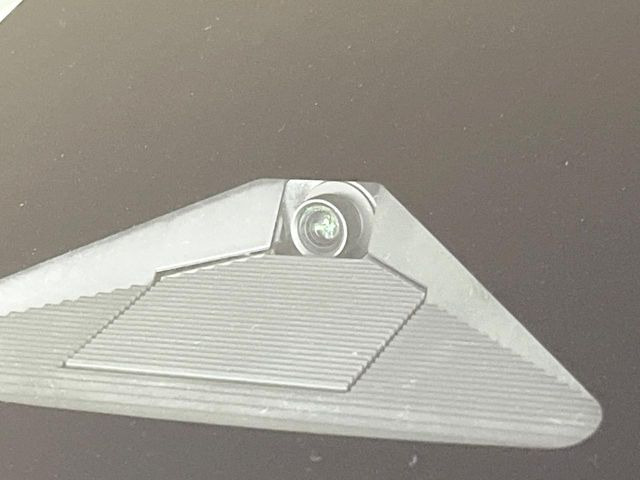 【ホンダセンシング】走行中に前方の車両等を認識し、衝突しそうな時は警報とブレーキで衝突回避と被害軽減をアシスト。より安全にドライブをお楽しみいただけます。