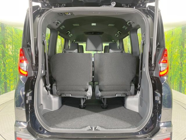 ���i�̂���������ʋ΁A���}���ɏ\���ȉ׎��X�y�[�X���m�ۂ��Ă���܂��B�Z�J���h�V�[�g��|���ƁA�傫�ȉו��̐ύڂ��\�ł���