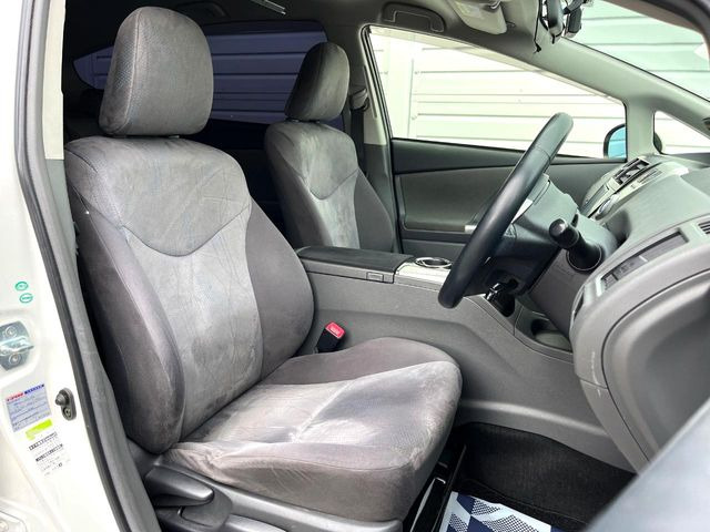 運転席シート廻りは使用感も少なく、良好な状態となっています。丁寧に使われていたことがよくわかりますね。
