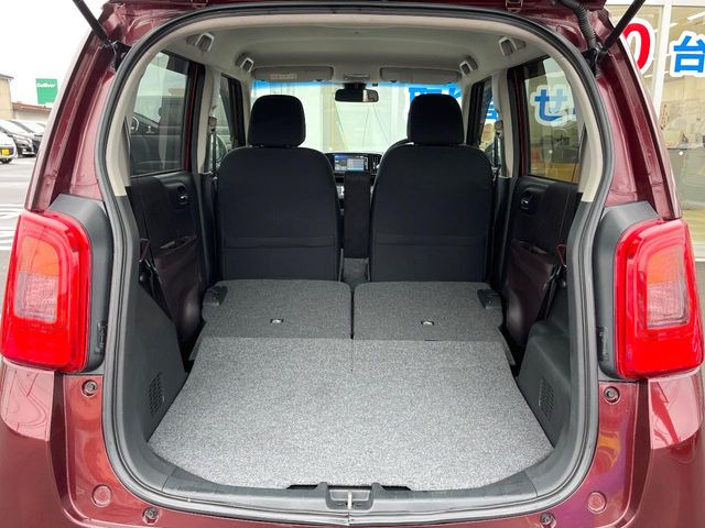 ���i�̂���������ʋ΁A���}���ɏ\���ȉ׎��X�y�[�X���m�ۂ��Ă���܂��B�Z�J���h�V�[�g��|���ƁA�傫�ȉו��̐ύڂ��\�ł���