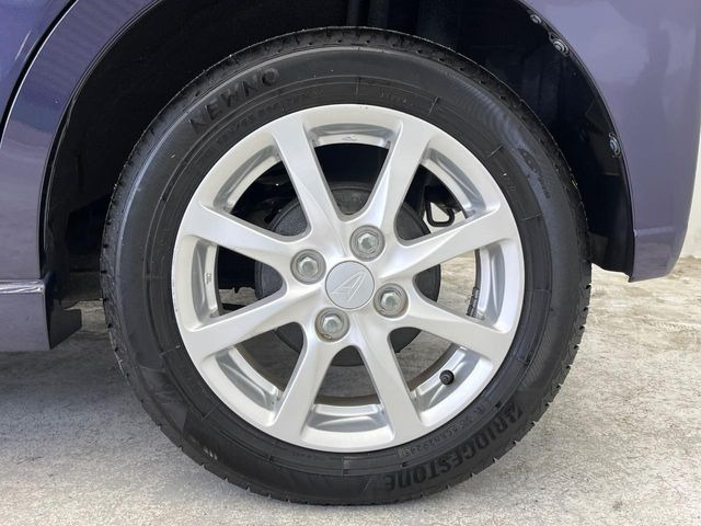 �y����14�C���`�A���~�z�C�[���z�O�ςɃ}�b�`���������A���~�z�C�[���𑕒����Ă���܂��B�e��ЊO�A���~�z�C�[����A�X�^�b�h���X�^�C�����戵�����Ă���܂��B���񂲑��k����������