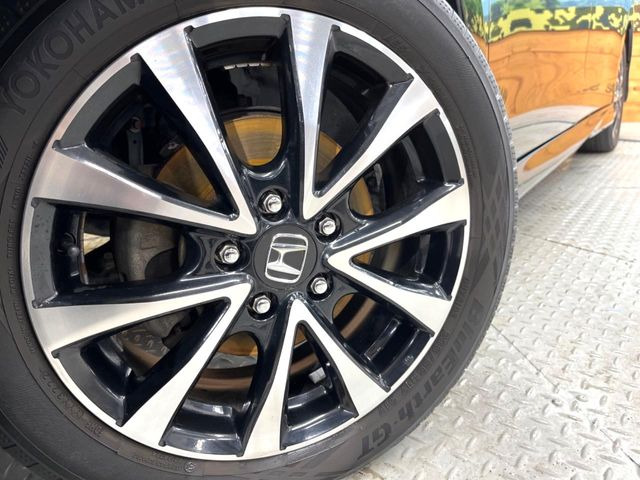 �y����17�C���`�A���~�z�C�[���z�O�ςɃ}�b�`���������A���~�z�C�[���𑕒����Ă���܂��B�e��ЊO�A���~�z�C�[����A�X�^�b�h���X�^�C�����戵�����Ă���܂��B���񂲑��k����������