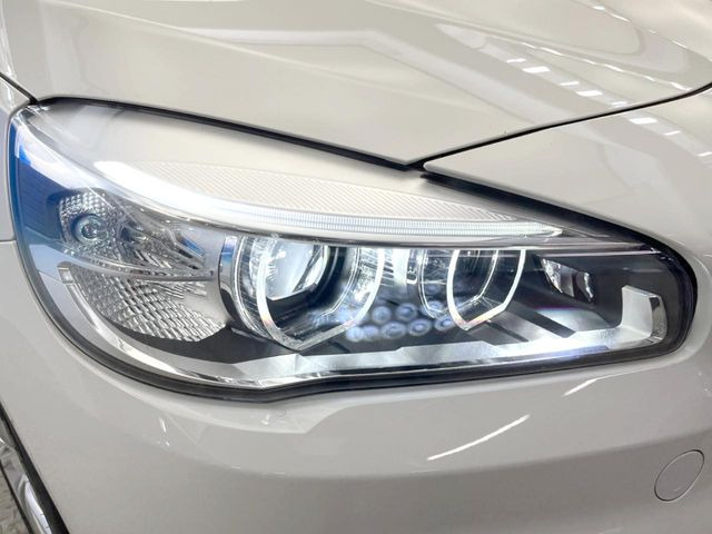 ●LEDヘッドライト:夜間走行時も良好な視界を確保し安心して運転できる高輝度LEDヘッドライトを装備!点灯速度が早く、消費電力も抑えられています。