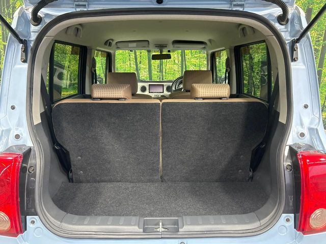 ���i�̂���������ʋ΁A���}���ɏ\���ȉ׎��X�y�[�X���m�ۂ��Ă���܂��B�Z�J���h�V�[�g��|���ƁA�傫�ȉו��̐ύڂ��\�ł���