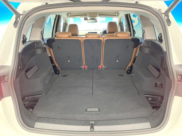 ●トランクルーム:趣味が広がる収容スペース!これだけの広さがあればお買い物やレジャーなどにも最適です!使用感も少なくきれいな状態を維持しております。