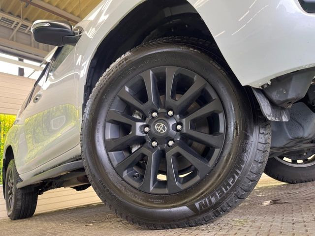 �y����18�C���`�A���~�z�C�[���z�O�ςɃ}�b�`���������A���~�z�C�[���𑕒����Ă���܂��B�e��ЊO�A���~�z�C�[����A�X�^�b�h���X�^�C�����戵�����Ă���܂��B���񂲑��k����������