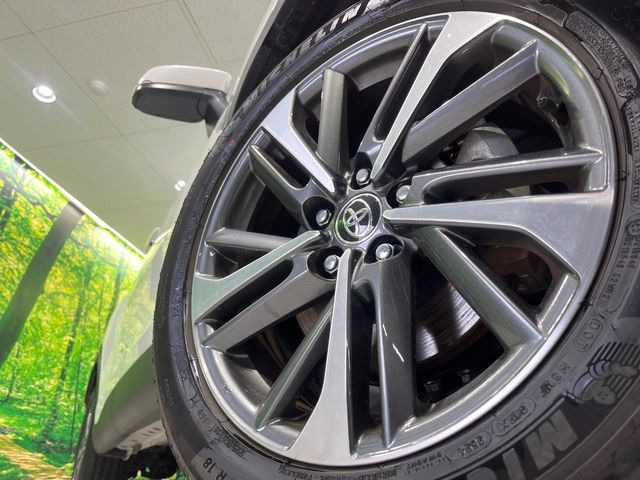 �y����18�C���`�A���~�z�C�[���z�O�ςɃ}�b�`���������A���~�z�C�[���𑕒����Ă���܂��B�e��ЊO�A���~�z�C�[����A�X�^�b�h���X�^�C�����戵�����Ă���܂��B���񂲑��k����������