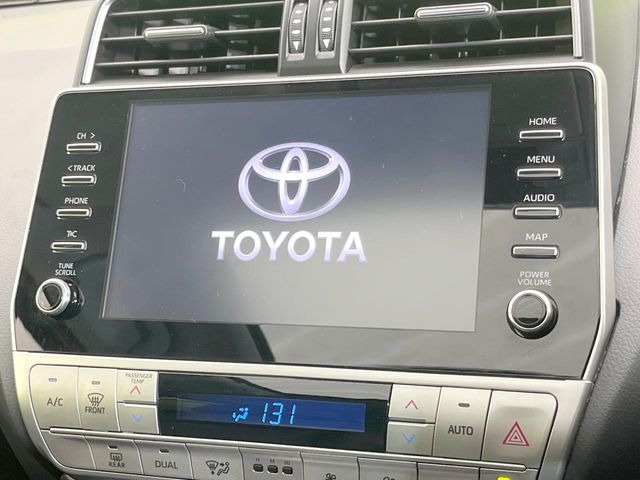 【メーカー純正ナビ】インテリアに溶け込むスタイリッシュな「専用設計」メーカーナビを装備♪視認性や操作性など基本性能にも優れ、より上質なカーライフをお楽しみいただけます。