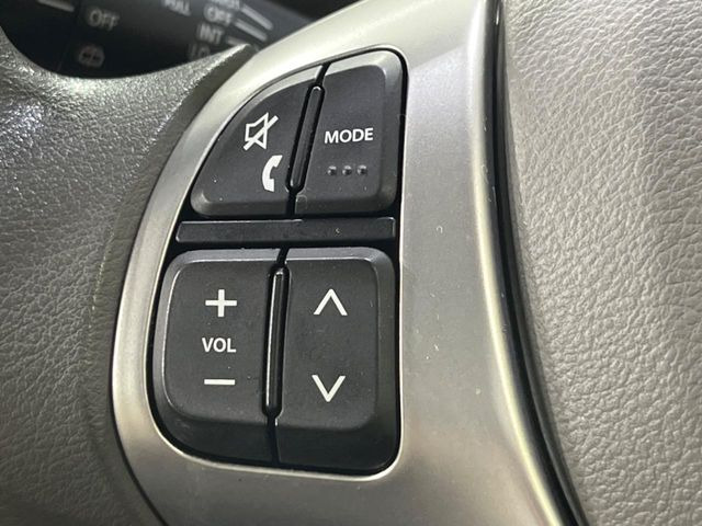 �y�X�e�A�����O�X�C�b�`�z�^�]���A�O������ڐ������炷���ƂȂ��A�I�[�f�B�I���̑��삪�\�ȕ֗��@�\!���S&���K�ȃh���C�u�����o���Ă���܂���