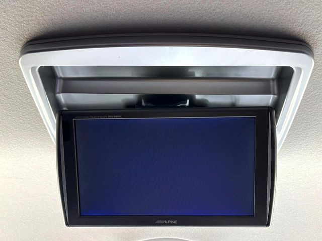【フリップダウンモニター】大画面モニターで後席でもエンタメをお楽しみいただけます。小さなお子様にも大人気の装備です♪
