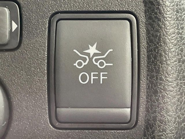 �y�G�}�[�W�F���V�[�u���[�L�z���s���ɑO���̎ԗ�����F�����A�Փ˂������Ȏ��͌x��ƃu���[�L�ŏՓˉ���Ɣ�Q�y�����A�V�X�g�B�����S�Ƀh���C�u�����y���݂��������܂��B