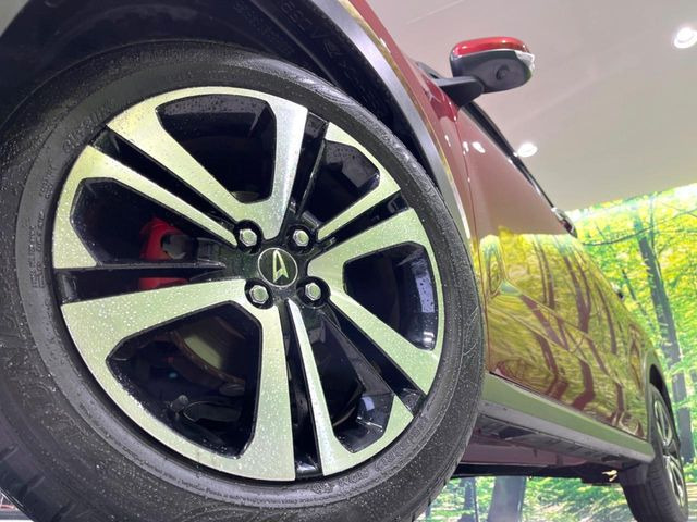 【純正17インチアルミホイール】外観にマッチした純正アルミホイールを装着しております。各種社外アルミホイールや、スタッドレスタイヤも取扱いしております。是非ご相談ください♪