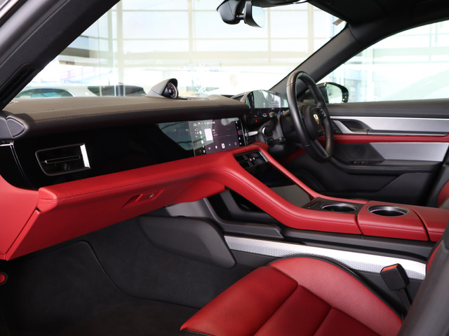 タイカン4S パフォーマンスバッテリー プラス 4シート 4WD