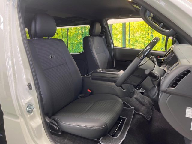 �y�n�[�t���U�[�V�[�g�z�������ƍ���S�n�𗼗������l�C�̃V�[�g���w�ʁE���ʂ̃t�@�u���b�N�f�ނ́A�ʋC���̗ǂ��⊊��ɂ����ɗD��Ă��܂��B�C���╞���ɍ��E���ꂸ���K�ɂ���肢�������܂��B