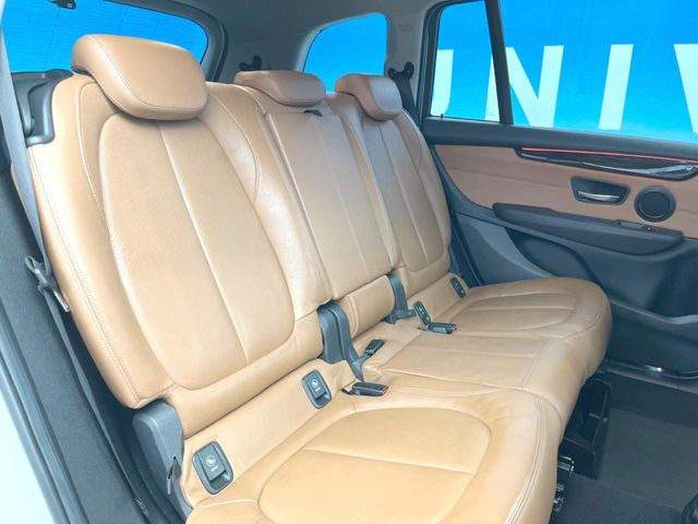 ●後部座席も気になるようなキズ・汚れやへたり等、大きなダメージはなく、良好な状態です。