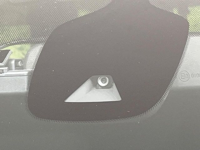 �y�C���e���W�F���g�G�}�[�W�F���V�[�u���[�L�z�t�����g�J�����őO���̎ԗ�����s�҂����m�B�Փ˂������Ȏ��͏Փ˔�Q�y���u���[�L���쓮�A�Փˉ�����T�|�[�g�B�����S�Ƀh���C�u�����y���݂��������܂��B