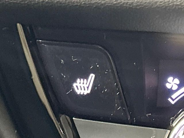 【シートヒーター】寒い日に重宝するシートヒーター!エアコンより早く温まってくれるので寒がりの人も安心ですね♪エアコンの温風は乾燥するから苦手、という方にもをおすすめです。