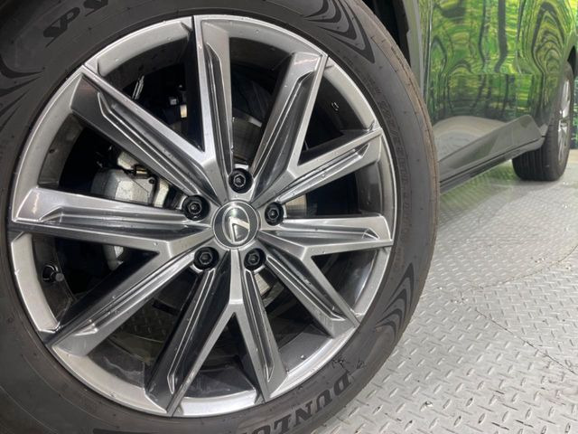 �y����18�C���`�A���~�z�C�[���z�O�ςɃ}�b�`���������A���~�z�C�[���𑕒����Ă���܂��B�e��ЊO�A���~�z�C�[����A�X�^�b�h���X�^�C�����戵�����Ă���܂��B���񂲑��k����������