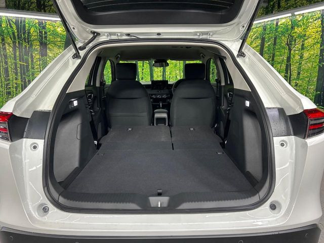 普段のお買い物や通勤、送迎等に十分な荷室スペースを確保しております。セカンドシートを倒すと、大きな荷物の積載も可能です♪
