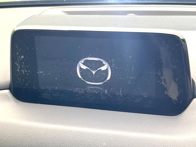 【マツダコネクトナビ】車内の雰囲気にマッチした一体型タイプのナビ。各種車輌設定やBluetooth再生等、様々な機能が楽しめます。直感的なダイヤル操作が可能で、使い勝手も良好です。