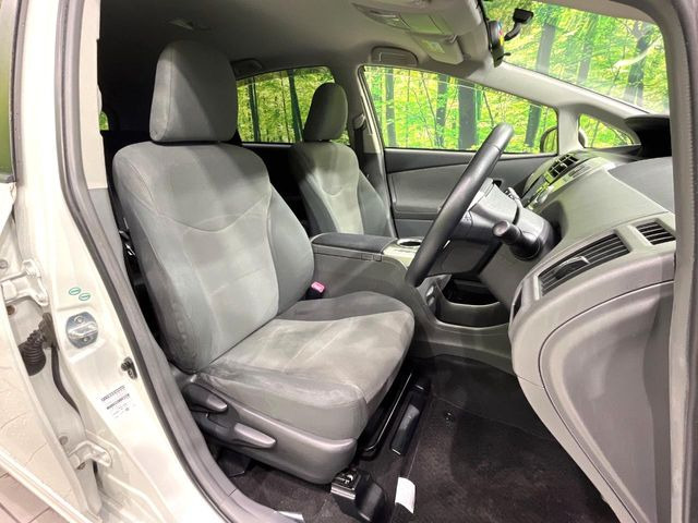 運転席シート廻りは使用感も少なく、良好な状態となっています。丁寧に使われていたことがよくわかりますね。