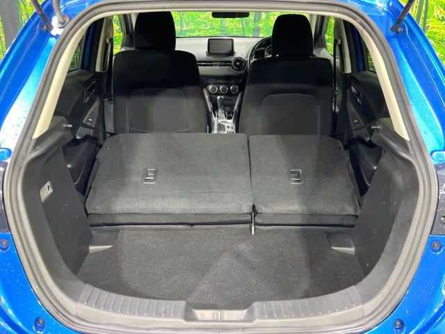 ���i�̂���������ʋ΁A���}���ɏ\���ȉ׎��X�y�[�X���m�ۂ��Ă���܂��B�Z�J���h�V�[�g��|���ƁA�傫�ȉו��̐ύڂ��\�ł���