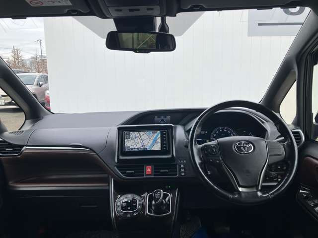 エスクァイアハイブリッド1.8 Gi プレミアムパッケージ