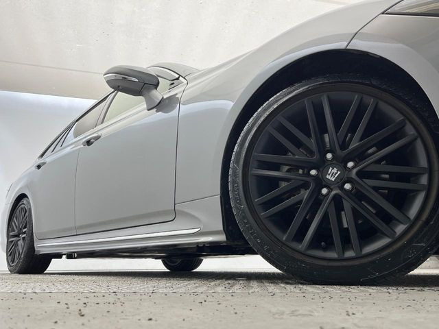 �y����18�C���`�A���~�z�C�[���z�O�ςɃ}�b�`���������A���~�z�C�[���𑕒����Ă���܂��B�e��ЊO�A���~�z�C�[����A�X�^�b�h���X�^�C�����戵�����Ă���܂��B���񂲑��k����������