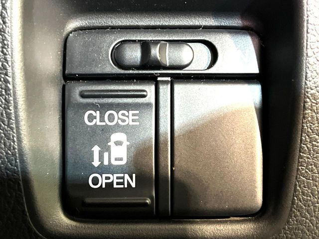 �y�p���[�X���C�h�h�A�z�X�}�[�g�L�[��^�]�Ȃ̃X�C�b�`�ŃX���C�h�h�A�̊J���\���d��������͂����ăh�A���J����K�v�������A���������q�l�ł��A�d���ו��������Ă��鎞�����N�ɊJ���߂ł��܂���