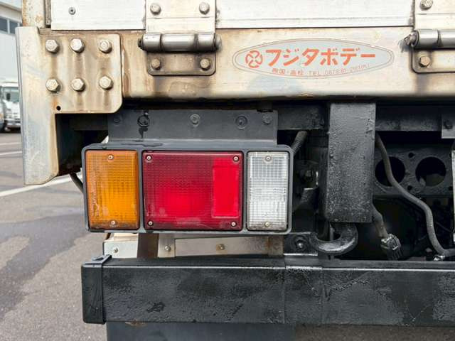 �e��g���b�N���݌ɂ��Ă���܂�!