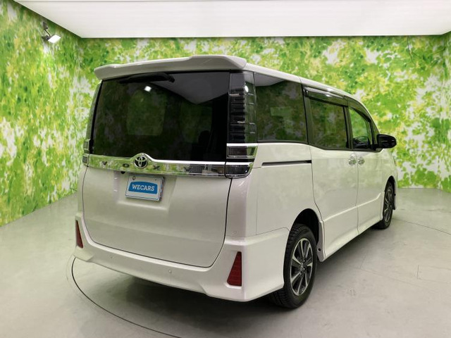 ヴォクシー2.0 ZS 煌III 4WD