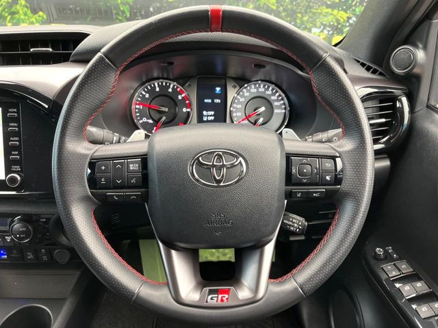 �y�����v�����X�e�A�����O�z�㎿�Ȋv���g�p���邱�ƂŁA��ɂ����������݂ƂĂ��^�]���₷���n���h���ł���