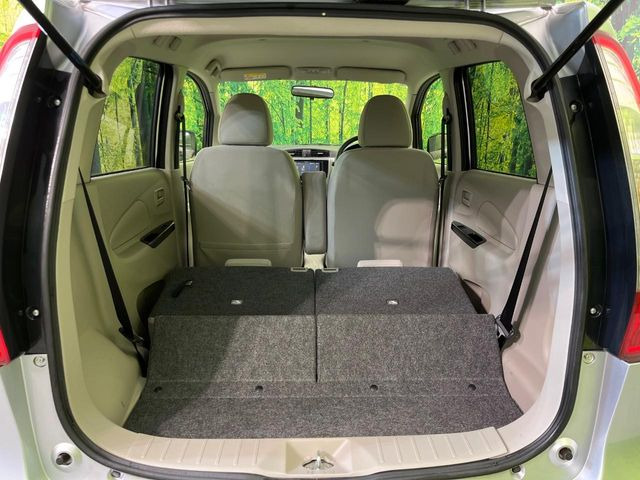 ���i�̂���������ʋ΁A���}���ɏ\���ȉ׎��X�y�[�X���m�ۂ��Ă���܂��B�Z�J���h�V�[�g��|���ƁA�傫�ȉו��̐ύڂ��\�ł���