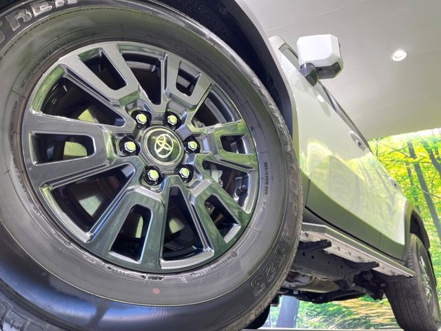 �y����18�C���`�A���~�z�C�[���z�O�ςɃ}�b�`���������A���~�z�C�[���𑕒����Ă���܂��B�e��ЊO�A���~�z�C�[����A�X�^�b�h���X�^�C�����戵�����Ă���܂��B���񂲑��k����������