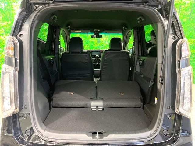 ���i�̂���������ʋ΁A���}���ɏ\���ȉ׎��X�y�[�X���m�ۂ��Ă���܂��B�Z�J���h�V�[�g��|���ƁA�傫�ȉו��̐ύڂ��\�ł���