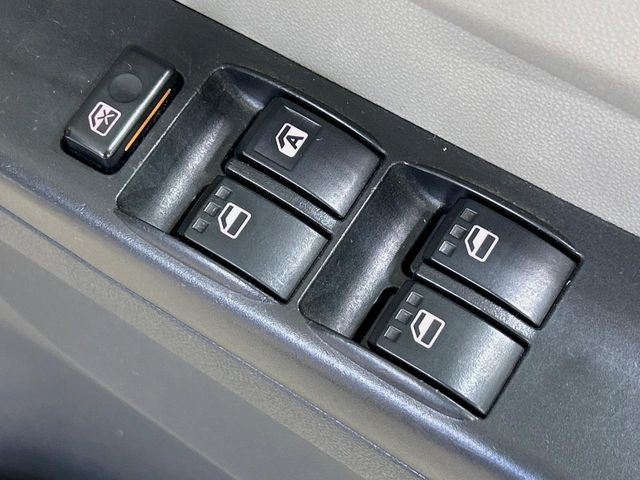 �y�d���i�[�~���[�z�T�C�h�~���[�͓d���i�[���ƂȂ��Ă���A�������ԏ�ł��L�Y�������X�N��}�����܂��B