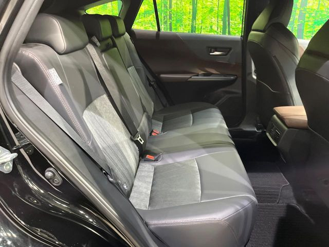 【ハーフレザーシート】高級感と座り心地を両立した人気のシート♪背面・座面のファブリック素材は、通気性の良さや滑りにくさに優れています。気温や服装に左右されず快適にお乗りいただけます。