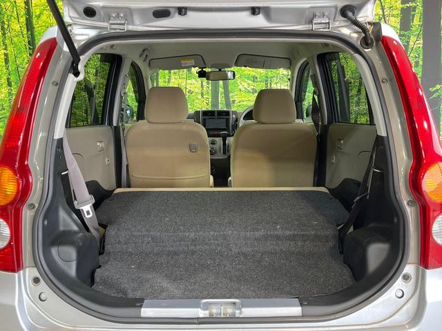 ���i�̂���������ʋ΁A���}���ɏ\���ȉ׎��X�y�[�X���m�ۂ��Ă���܂��B�Z�J���h�V�[�g��|���ƁA�傫�ȉו��̐ύڂ��\�ł���