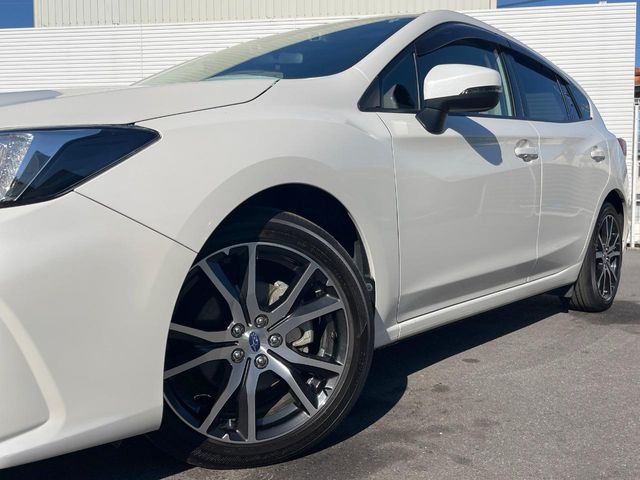 �y����17�C���`�A���~�z�C�[���z�O�ςɃ}�b�`���������A���~�z�C�[���𑕒����Ă���܂��B�e��ЊO�A���~�z�C�[����A�X�^�b�h���X�^�C�����戵�����Ă���܂��B���񂲑��k����������