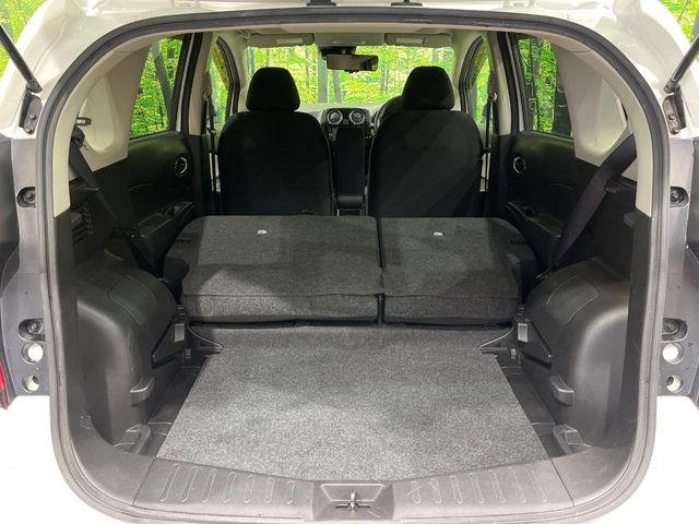 後席を格納すると、これだけの広さが!シーンに合わせたシートアレンジで、大きな荷物も積むことが出来ます♪