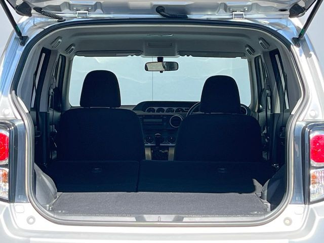 ���i�̂���������ʋ΁A���}���ɏ\���ȉ׎��X�y�[�X���m�ۂ��Ă���܂��B�Z�J���h�V�[�g��|���ƁA�傫�ȉו��̐ύڂ��\�ł���