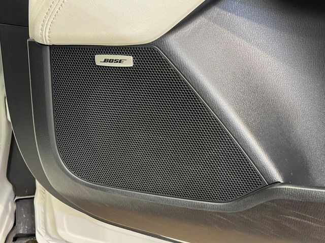 �yBOSE�T�E���h�V�X�e���z���[�J�[�I�v�V�����̍��i�ʃT�E���h�V�X�e���𓋍ځB��p�̃`���[�j���O���{���ꂽ�召�l�X�ȃX�s�[�J�[����ǎ��ȃT�E���h���t�ł��A�Տꊴ���ӂ�鉹����Ԃ����o���܂��B