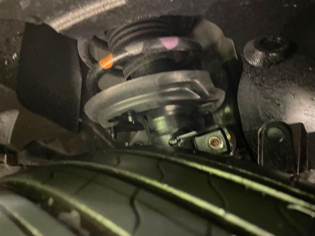 お車を安心してお乗りいただく為には、足回りの定期点検が欠かせません。サービスサポート(有償保証)では無料点検もご提供しており、安心のカーライフをお過ごしいただけるサポート体制が整っています。