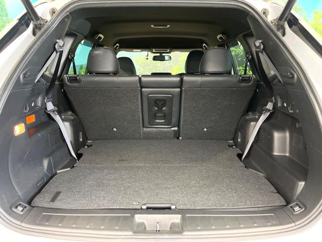 後席を格納すると、これだけの広さが!シーンに合わせたシートアレンジで、大きな荷物も積むことが出来ます♪